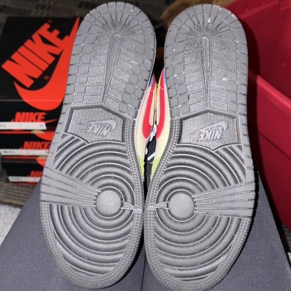 Jordan 1 Mid Messy Room size 6.5 grade school. - Picture 5 of 6